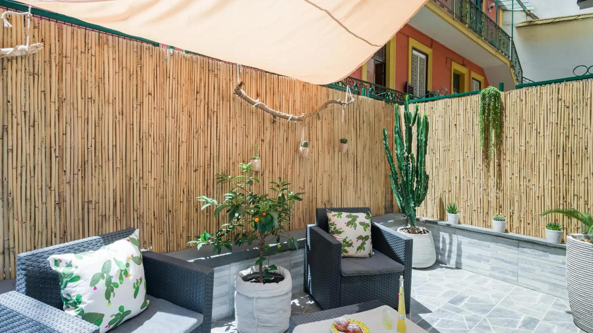 Independent House 51 Apartment Naples Italy